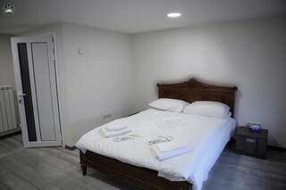 Отели типа «постель и завтрак» Guest House in Gumri Гюмри Большой двухместный номер с 1 кроватью-5